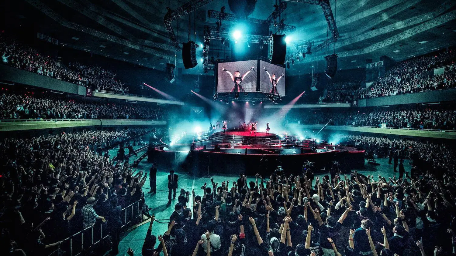 BABYMETAL LIVE AT BUDOKAN ～RED NIGHT ＆ BLACK NIGHT APOCALYPSE～ 赤い夜 LEGEND "巨大コルセット祭り" ～天下一メタル武道会ファイナル～ backdrop