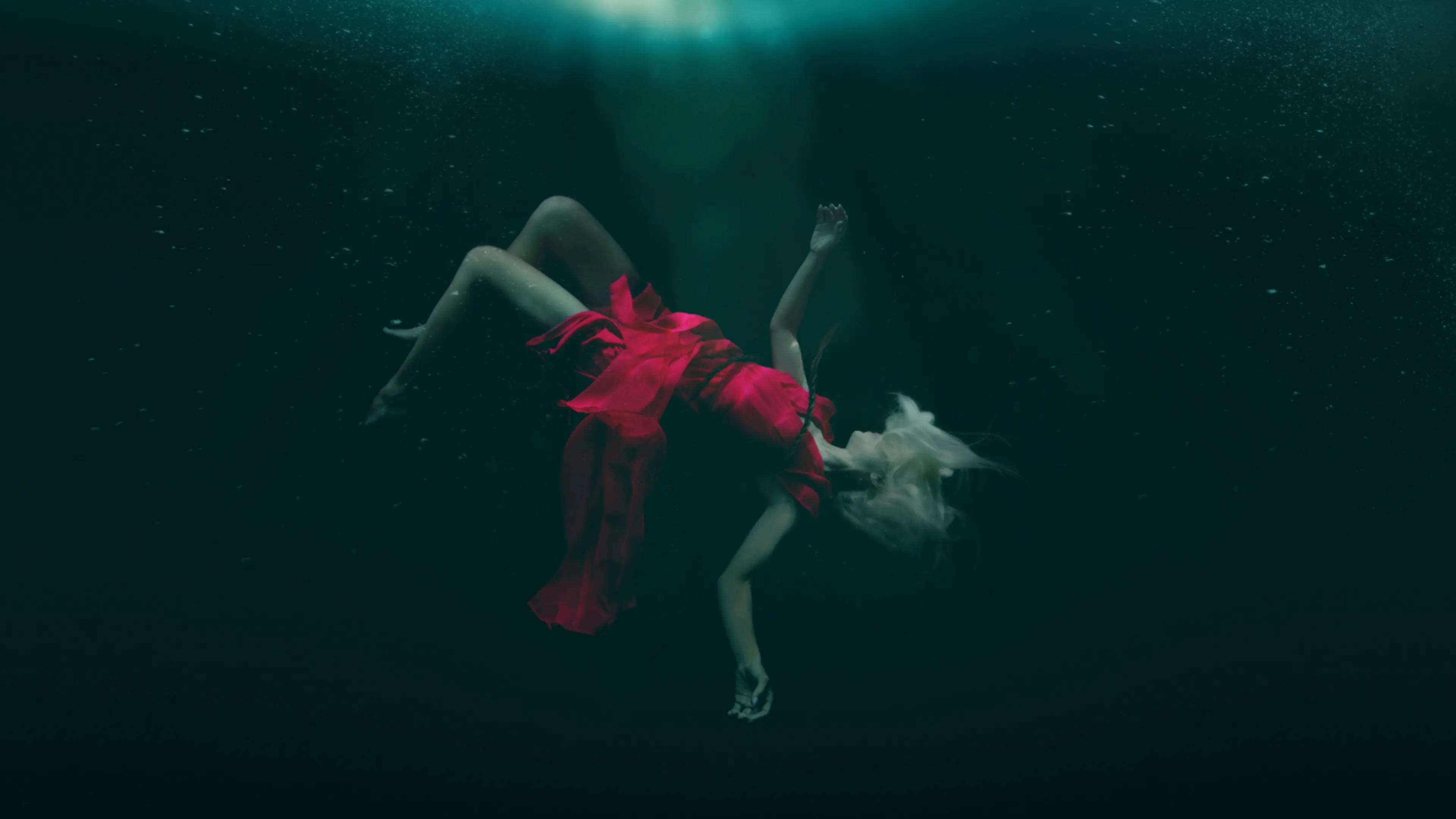 Dark Waters: Murder in the Deep backdrop