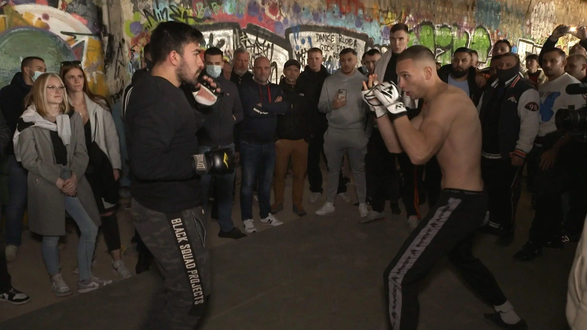 Ohne jede Regel - Fightclubs in Deutschland backdrop