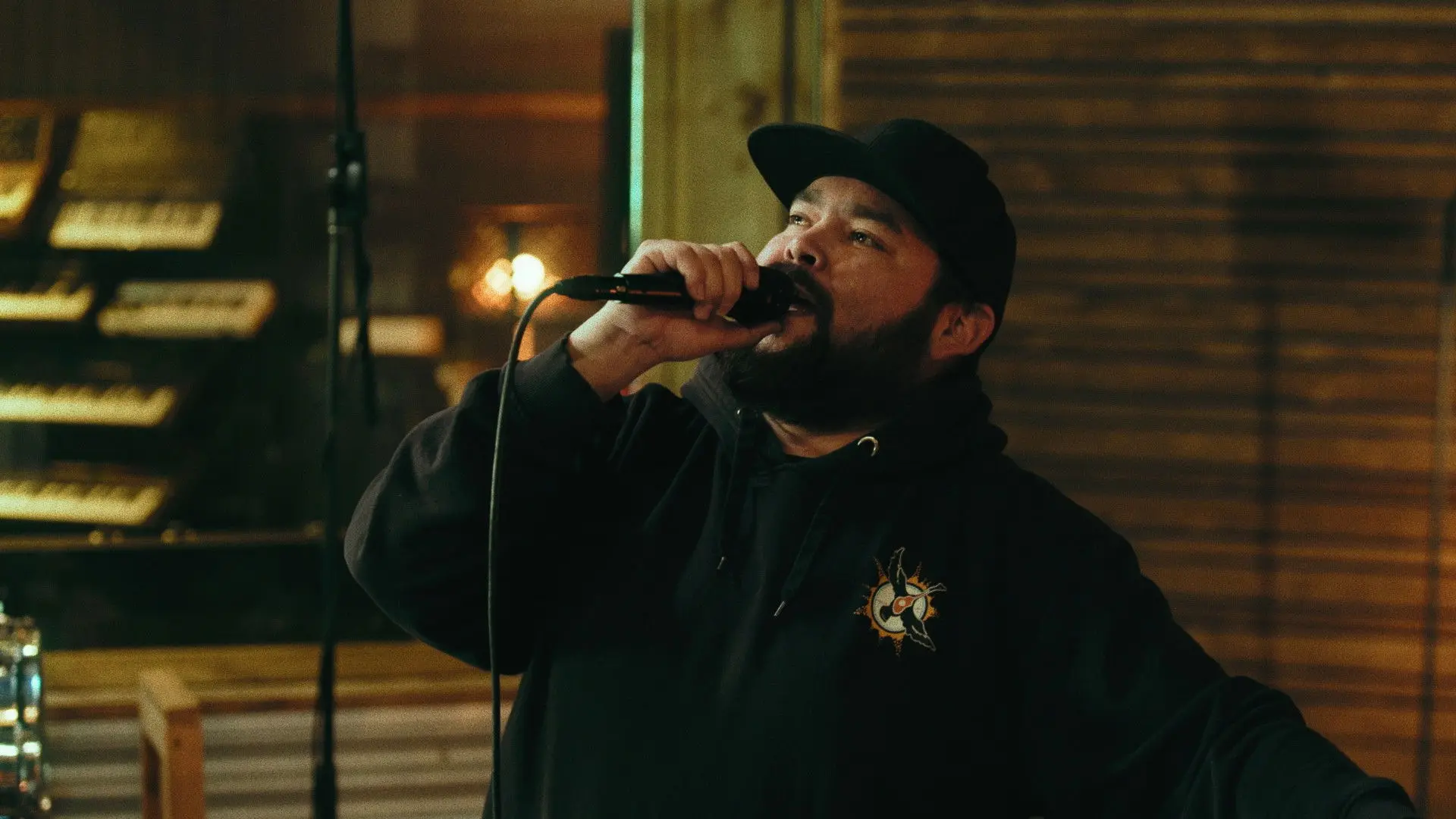 Gilles Vigneault : au coeur du pays backdrop