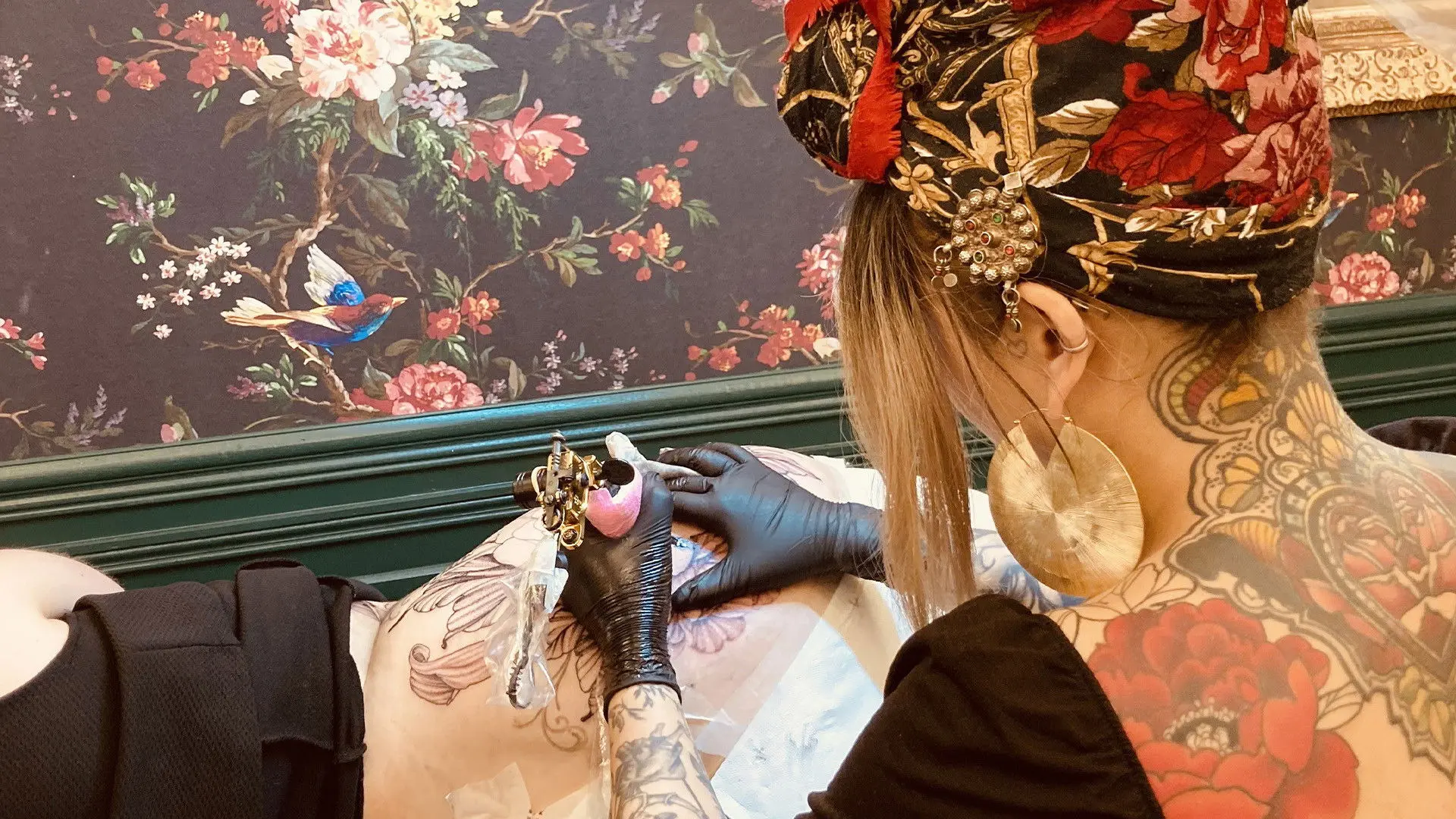 Tattoo Shop : Les rois du tatouage backdrop