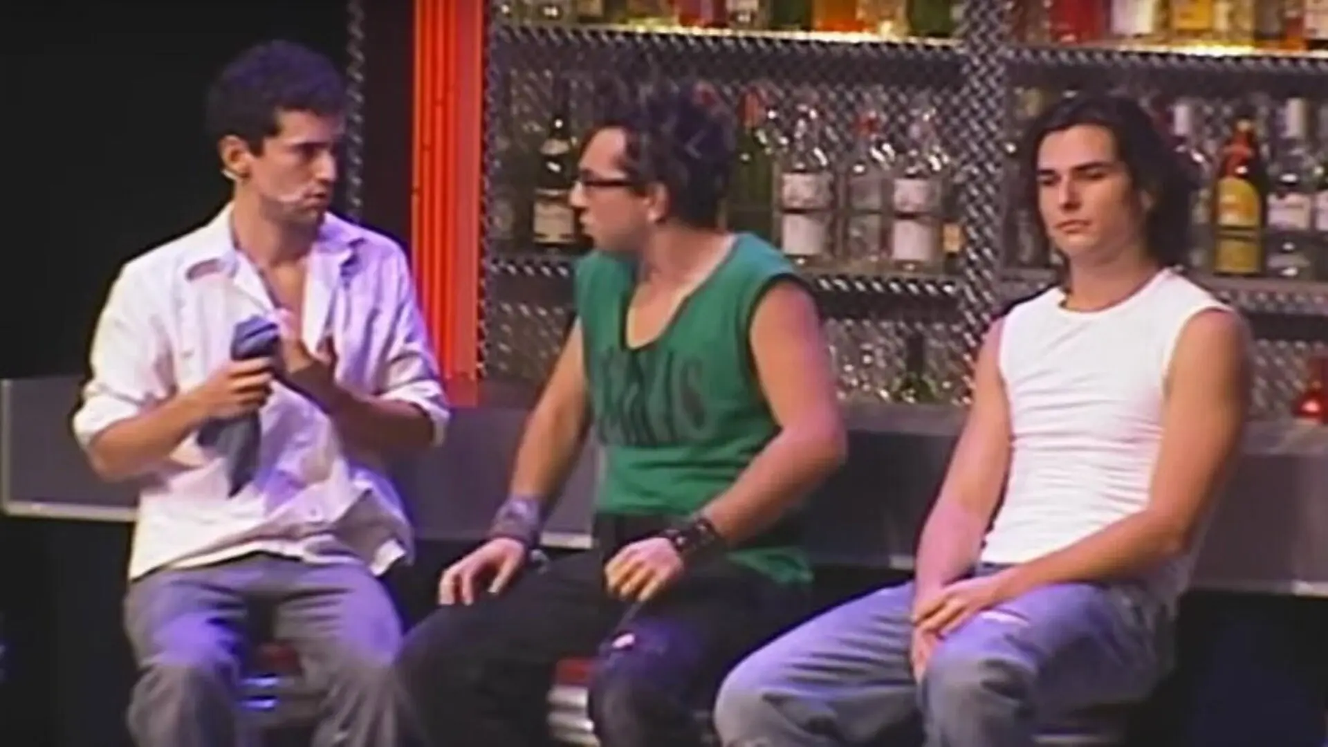 Hoy No Me Puedo Levantar backdrop