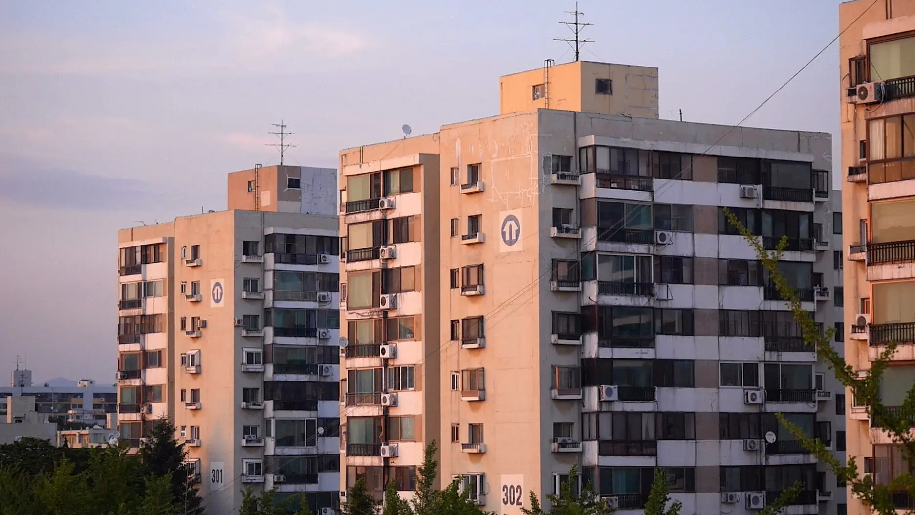 A Long Farewell backdrop