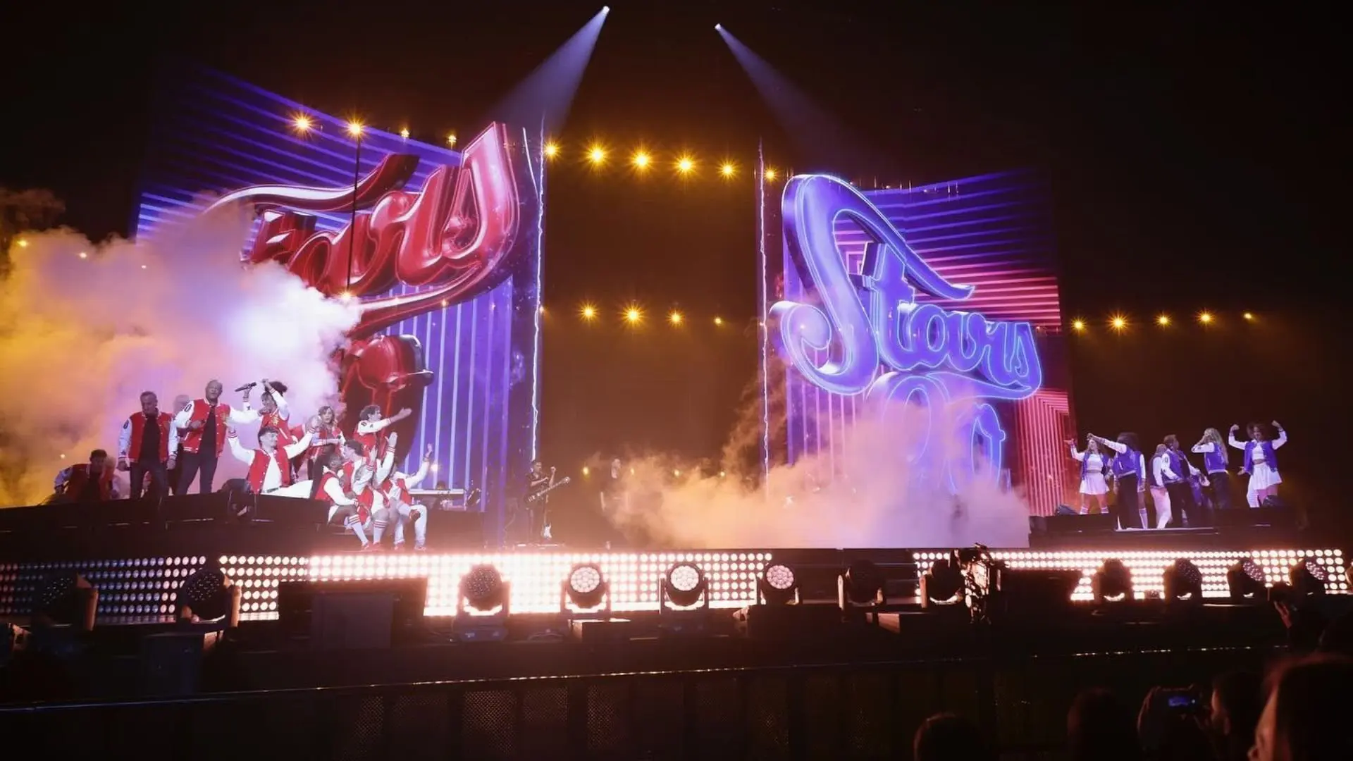 Stars 80 vs Stars 90, la grande battle backdrop