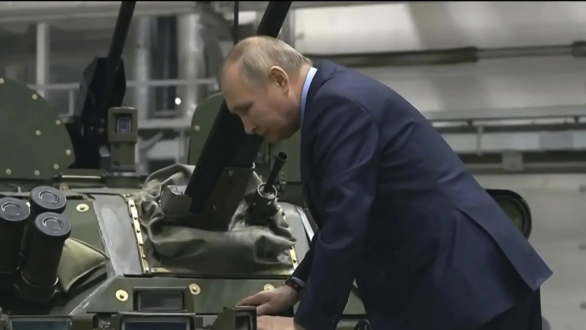 Putin's secret weapons backdrop