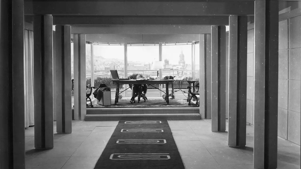 Elevator to the Gallows backdrop