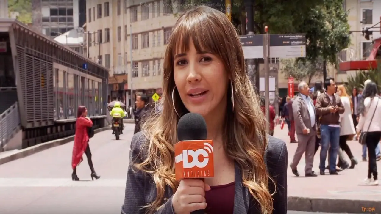 Reportera X backdrop