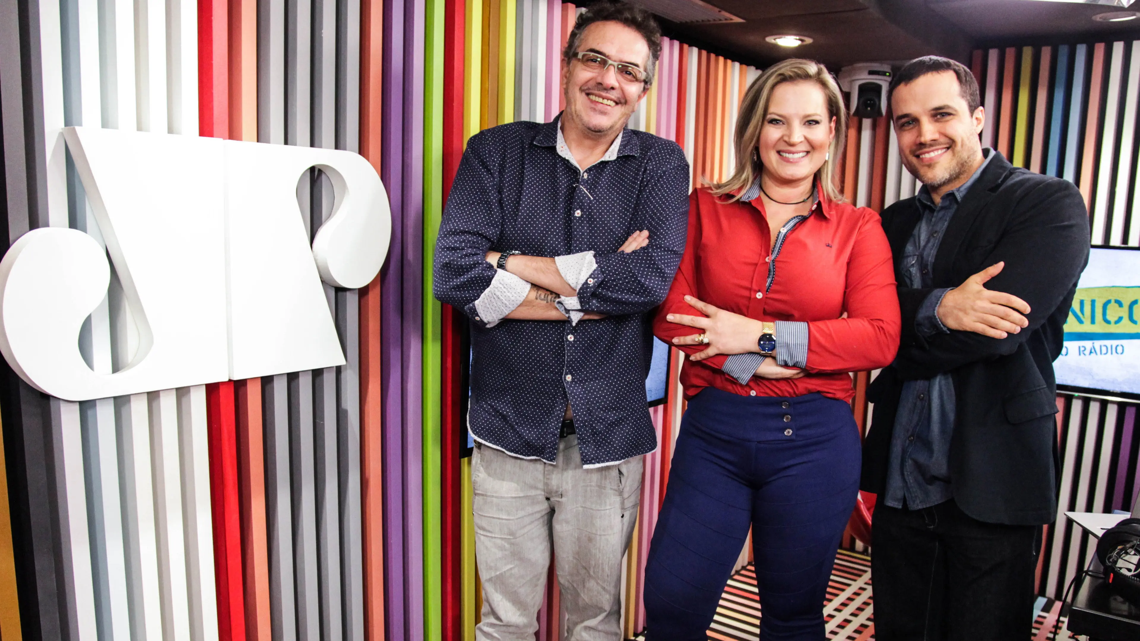 Os Pingos nos Is backdrop