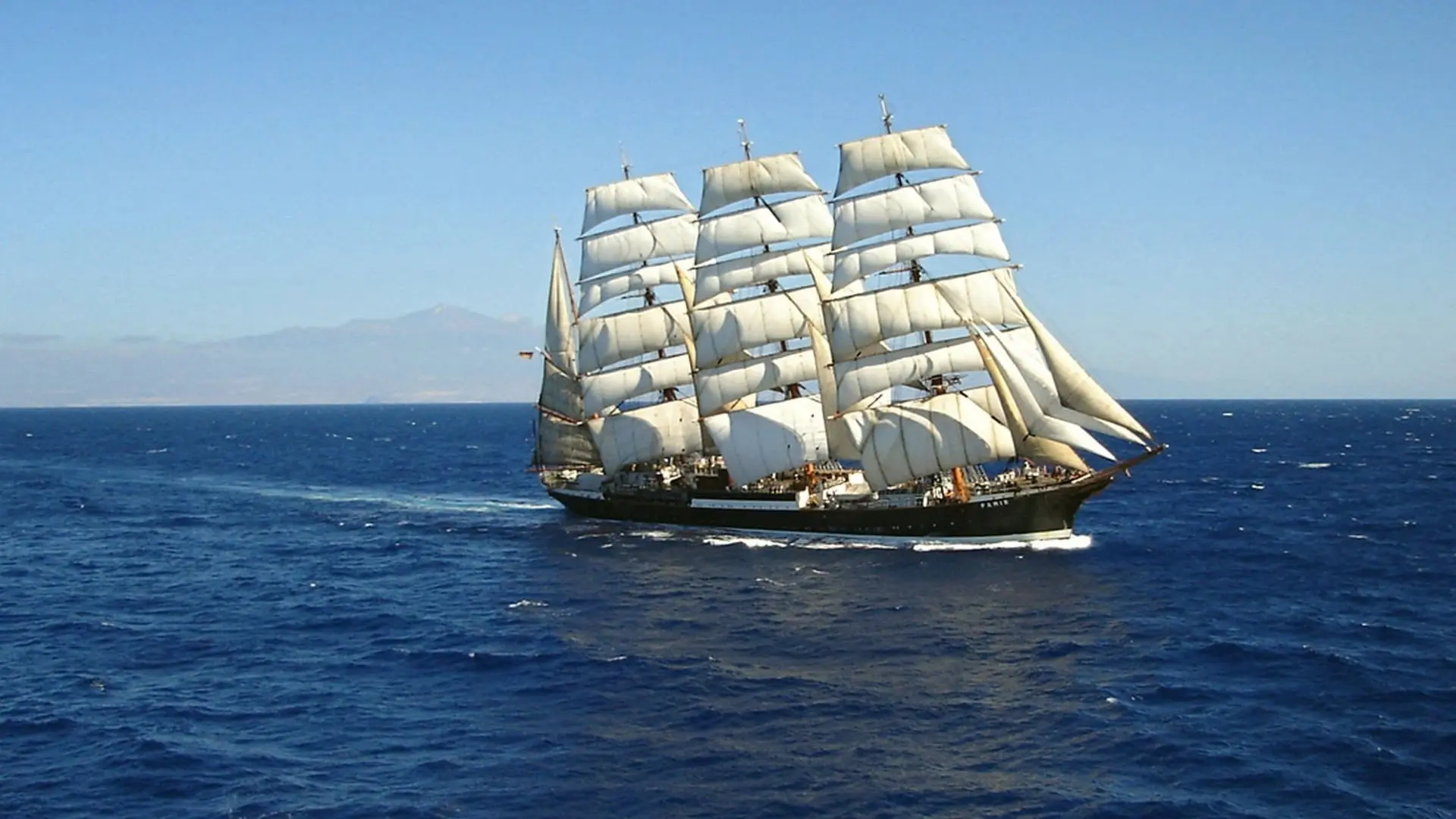 Der Untergang der Pamir backdrop