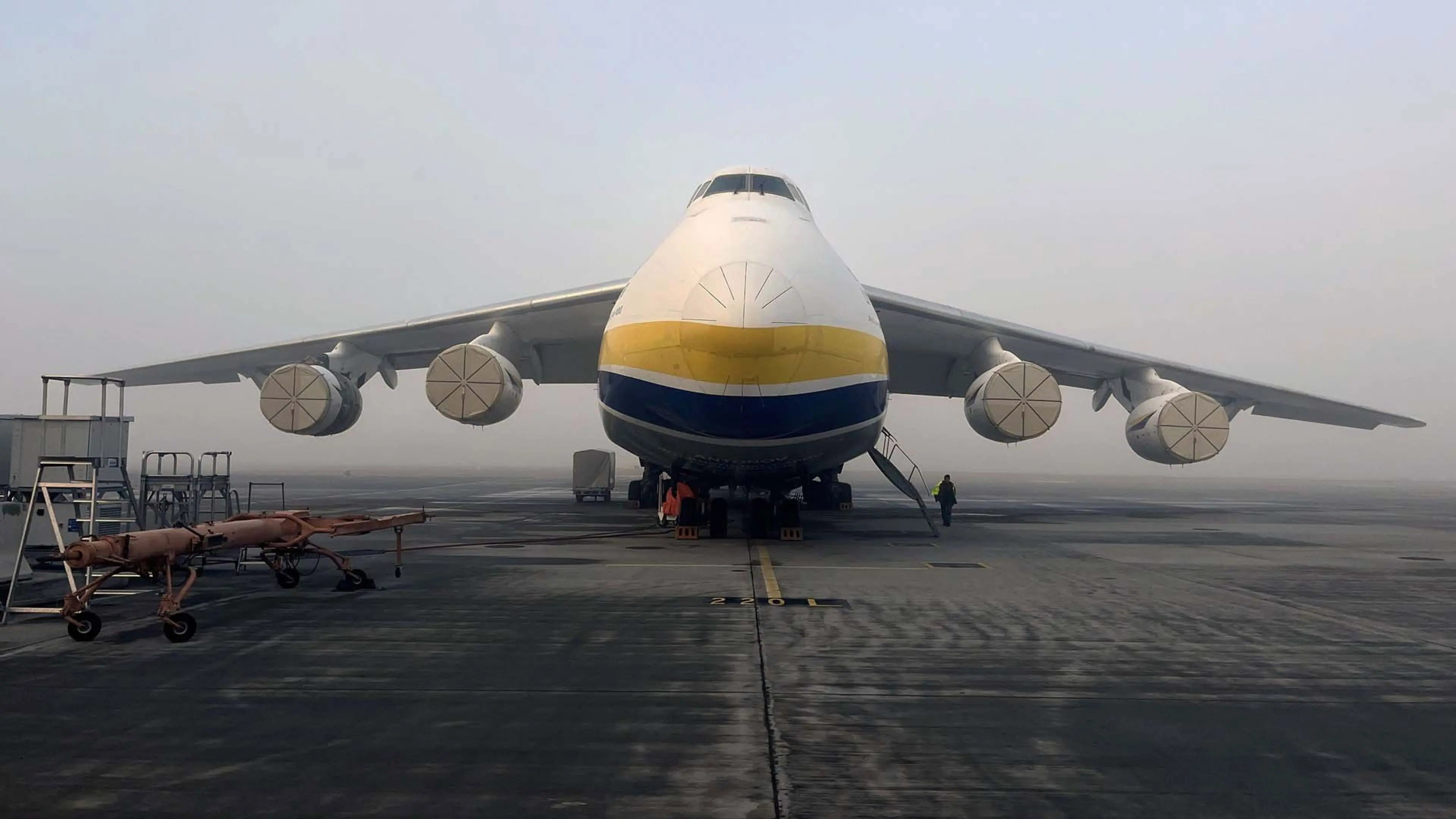 Antonov: The World's Largest Aircraft backdrop