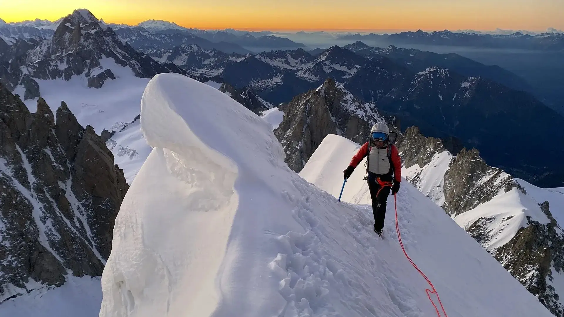 À la hauteur backdrop
