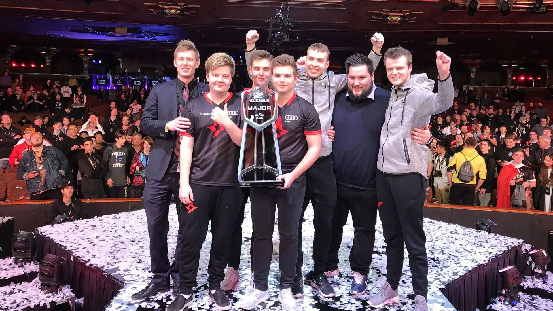 Astralis - mod stjernerne backdrop