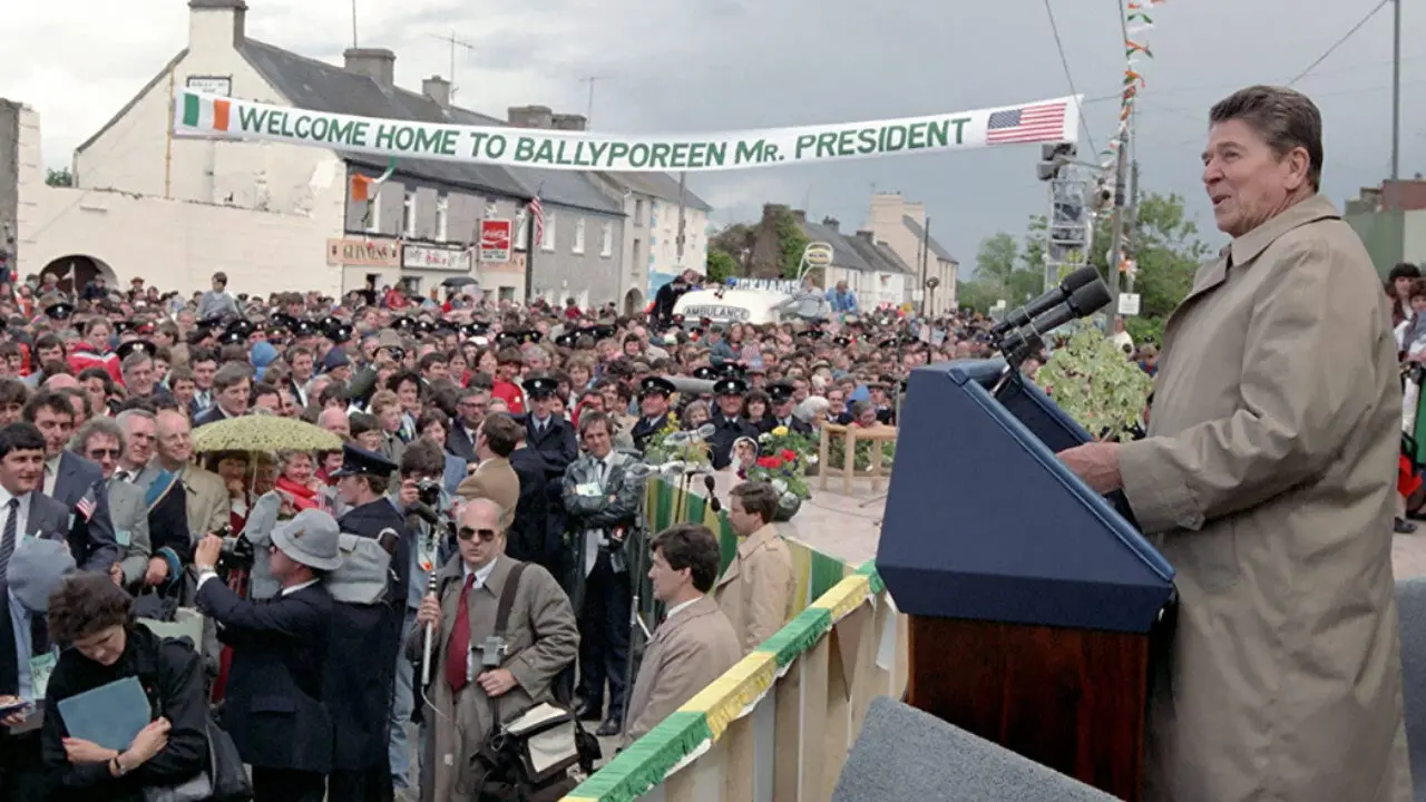 Hey Ronnie Reagan backdrop