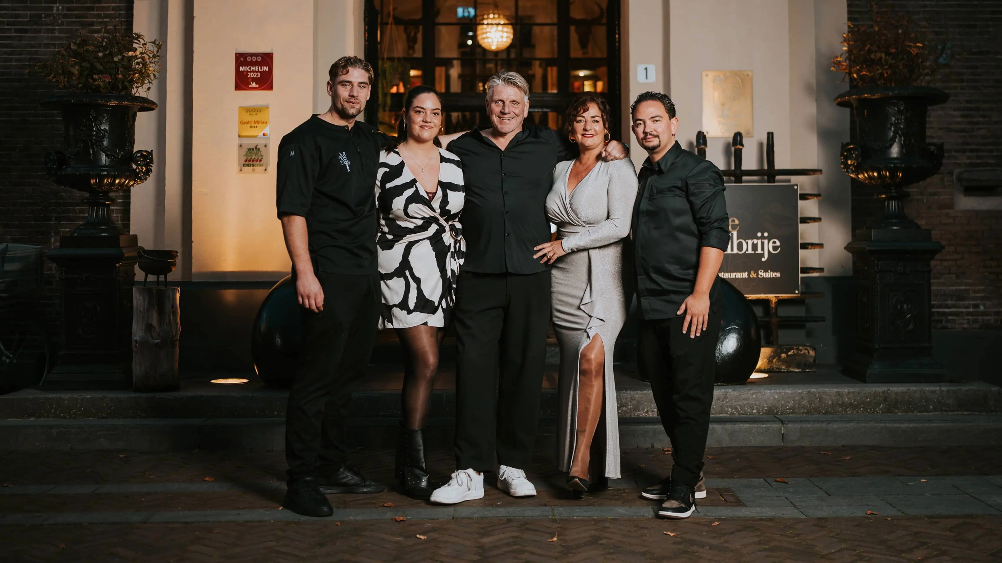 De Opvolging backdrop