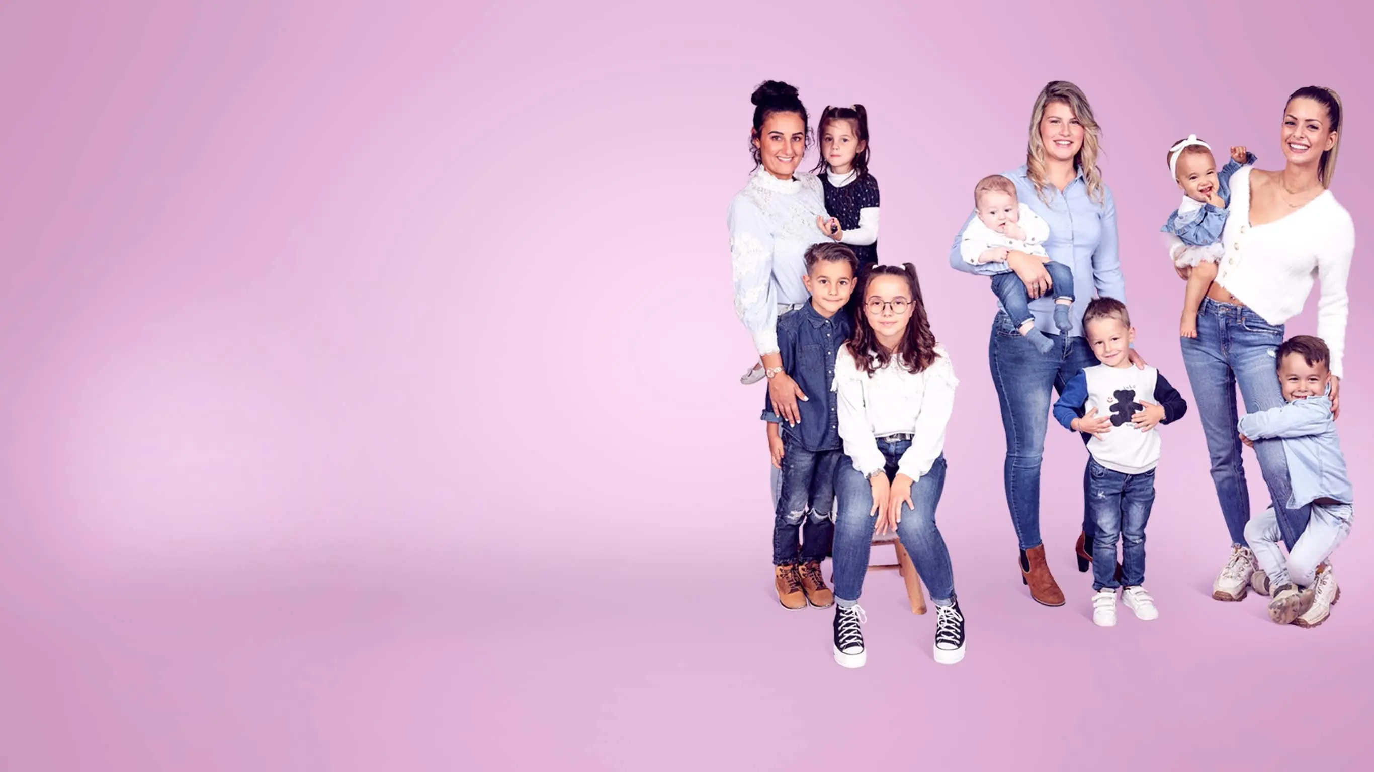 Les Mamans backdrop