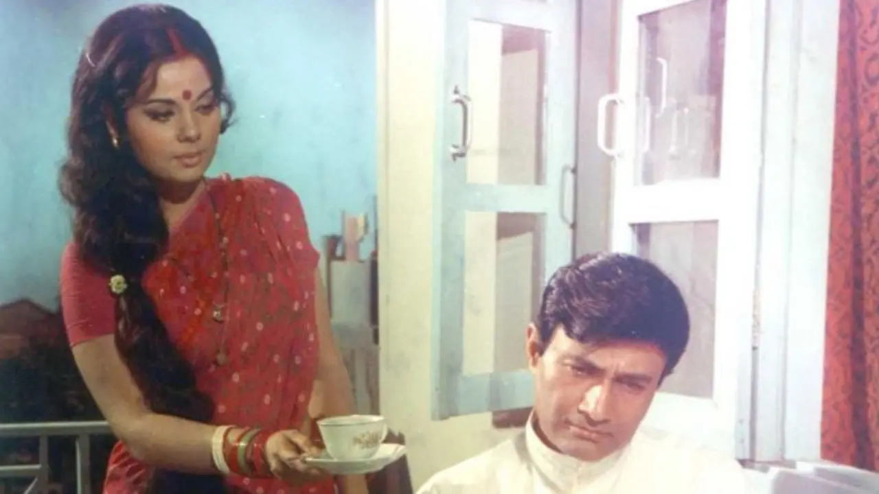 Tere Mere Sapne backdrop