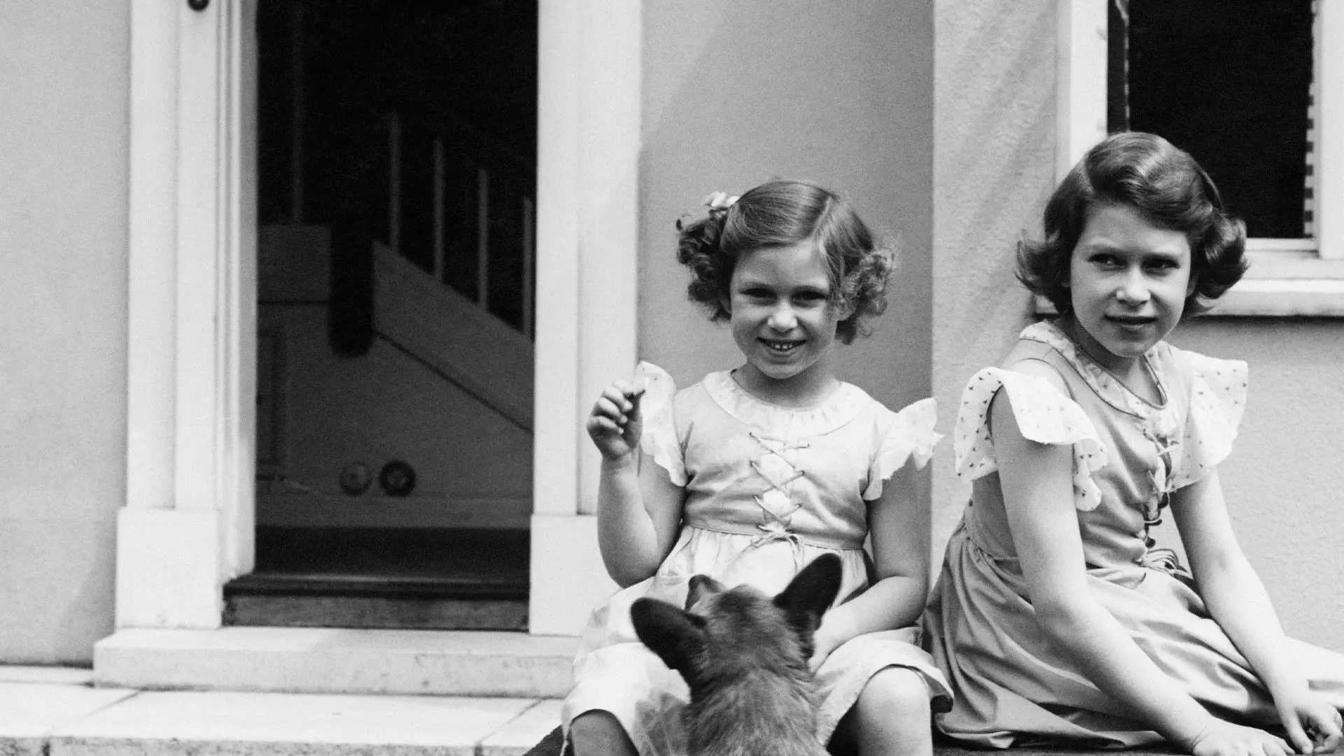 Elizabeth & Margaret: A Tale of Two Sisters backdrop