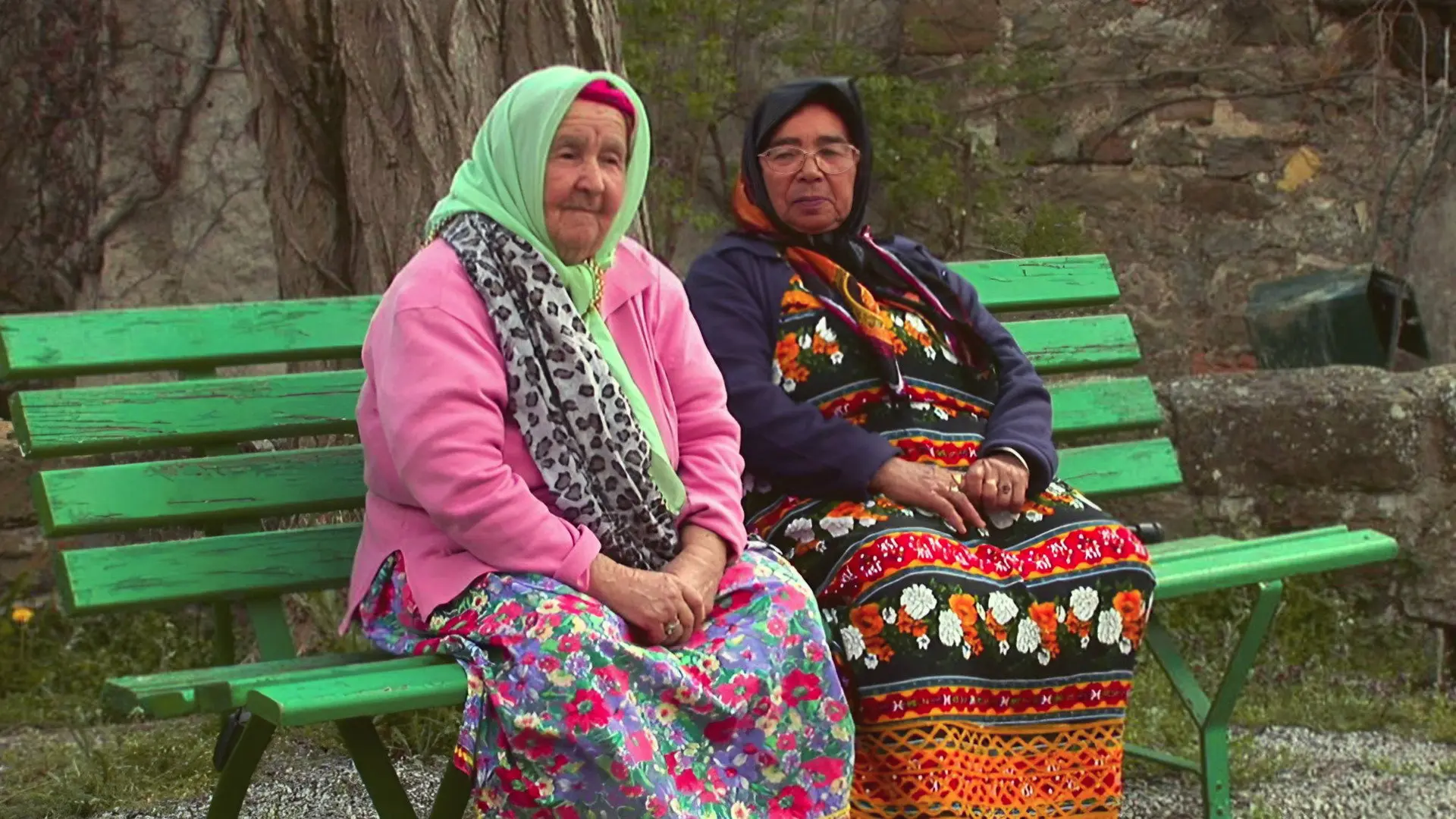 Rosans, Bitter Honey backdrop