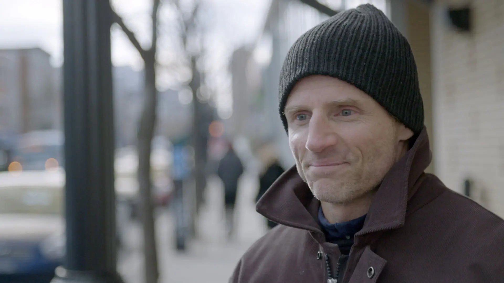 Face à la rue backdrop